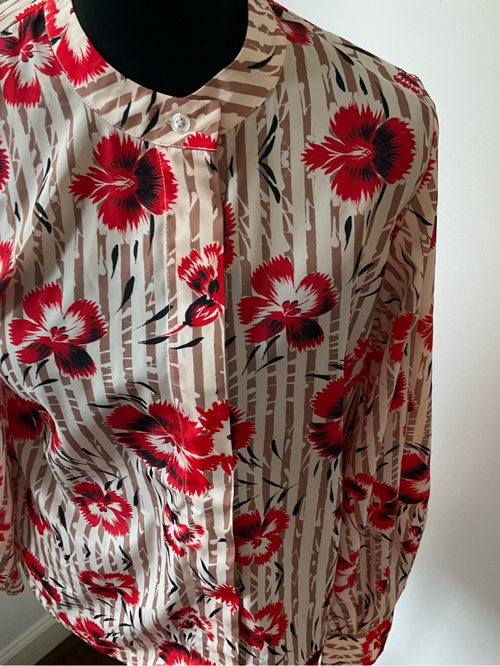 Floral Button-Front Blouse in Red and Beige